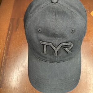 TYR Classic Black Cap